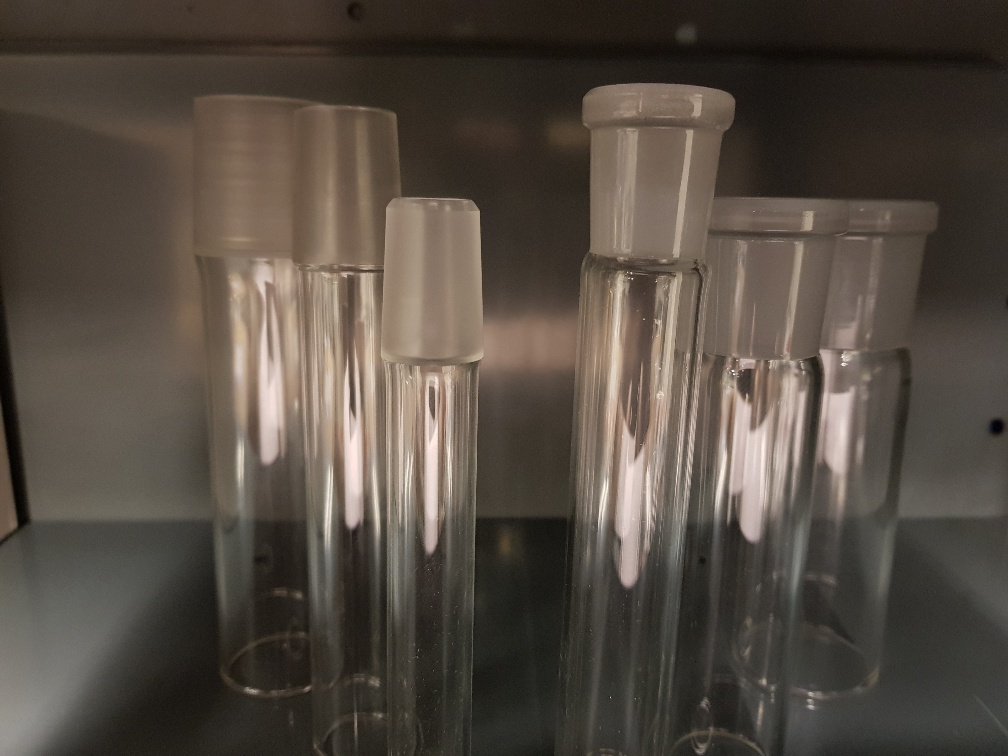 Ground Glass Joints for easy assembly and dissassembly of laboratory